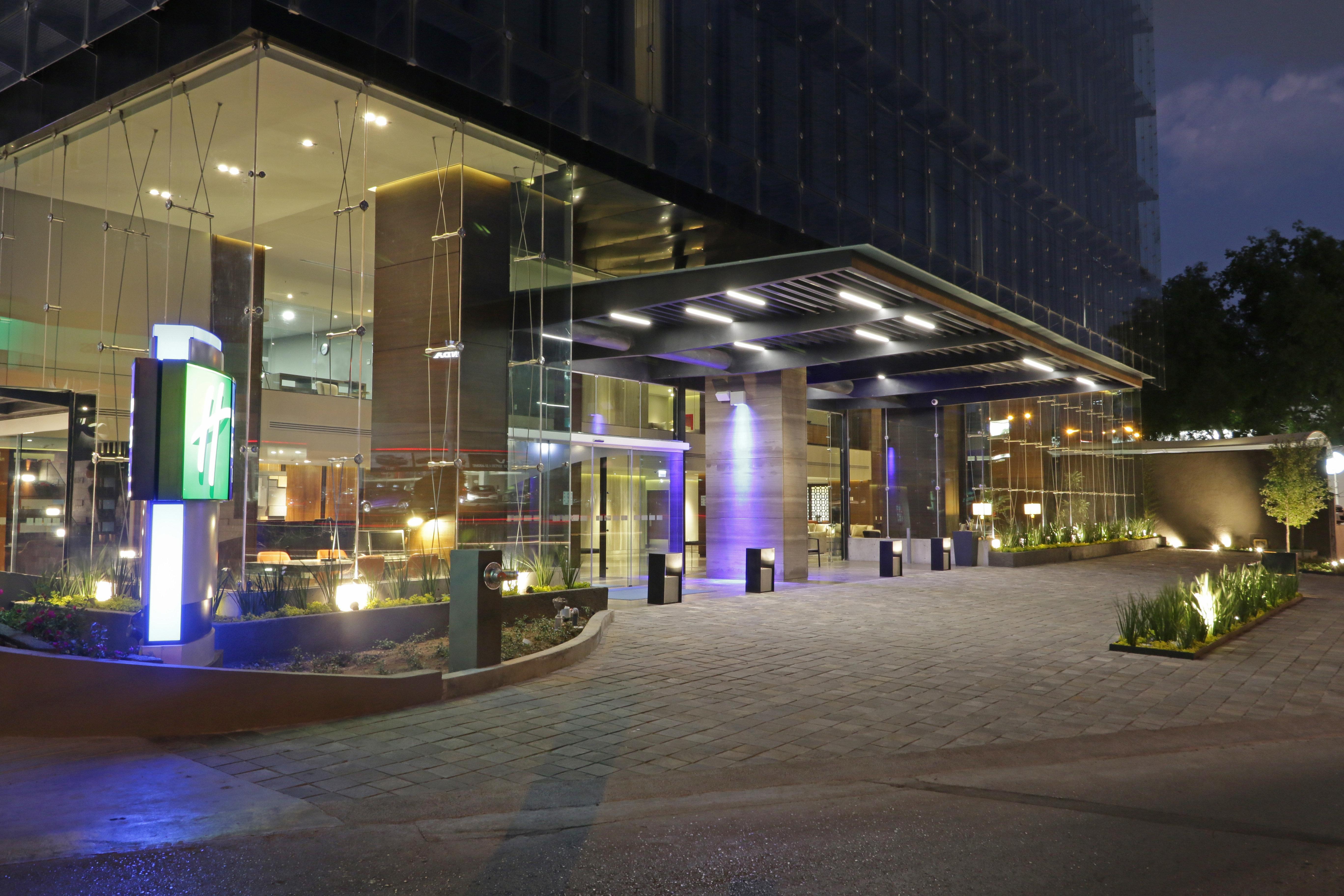 Holiday Inn Express & Suites Monterrey Valle By Ihg San Pedro Garza Garcia Екстериор снимка