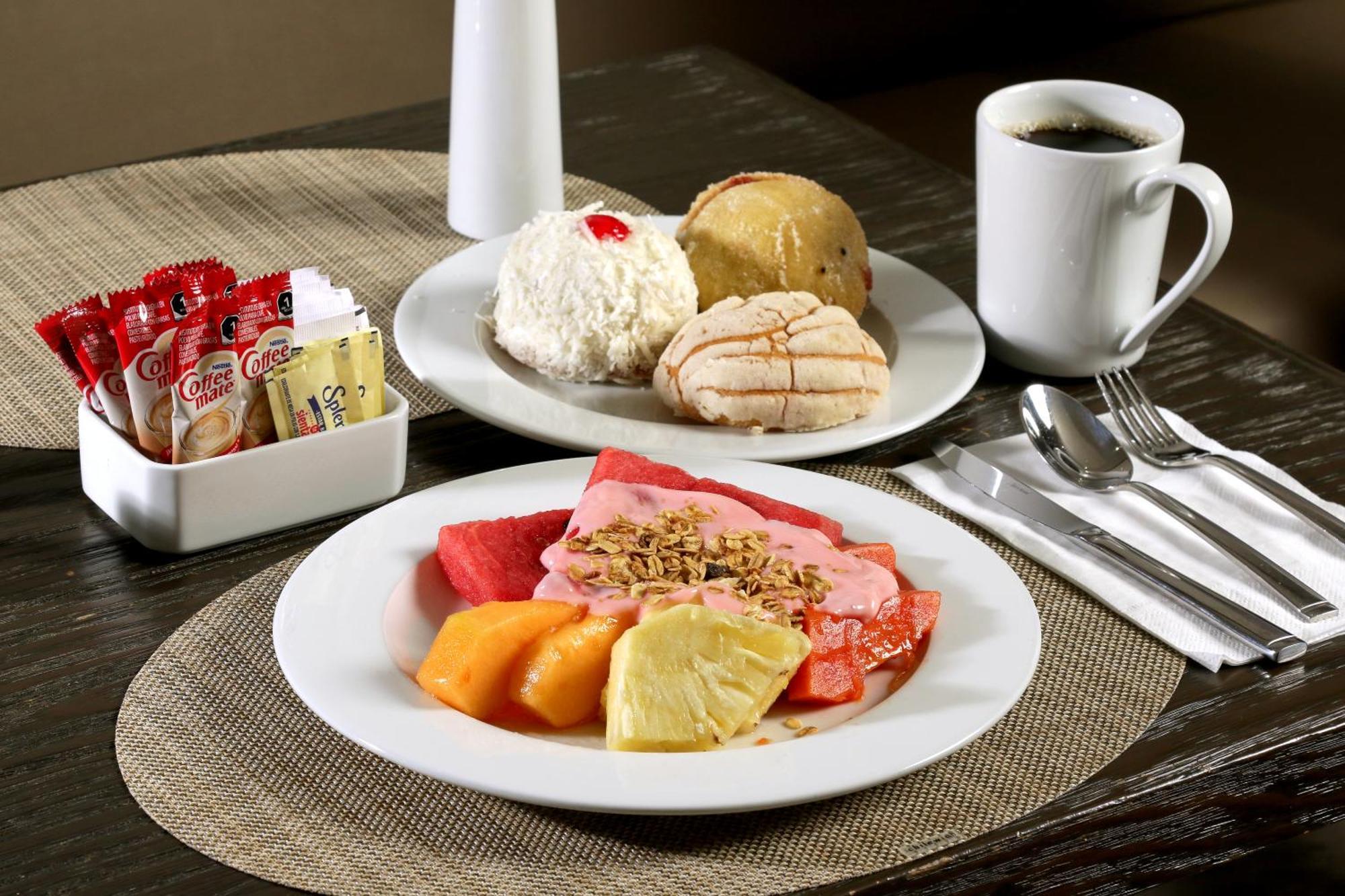 Holiday Inn Express & Suites Monterrey Valle By Ihg San Pedro Garza Garcia Екстериор снимка